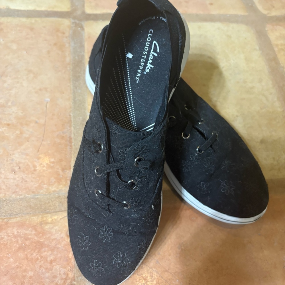 Clark Cloudstepper Breeze Ave Sneakers 10M embosseded black